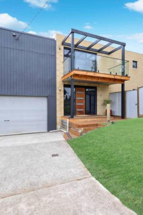 Ocean Escape- 5 Bedroom, 3 bath- Sleeps 11, Ocean Grove